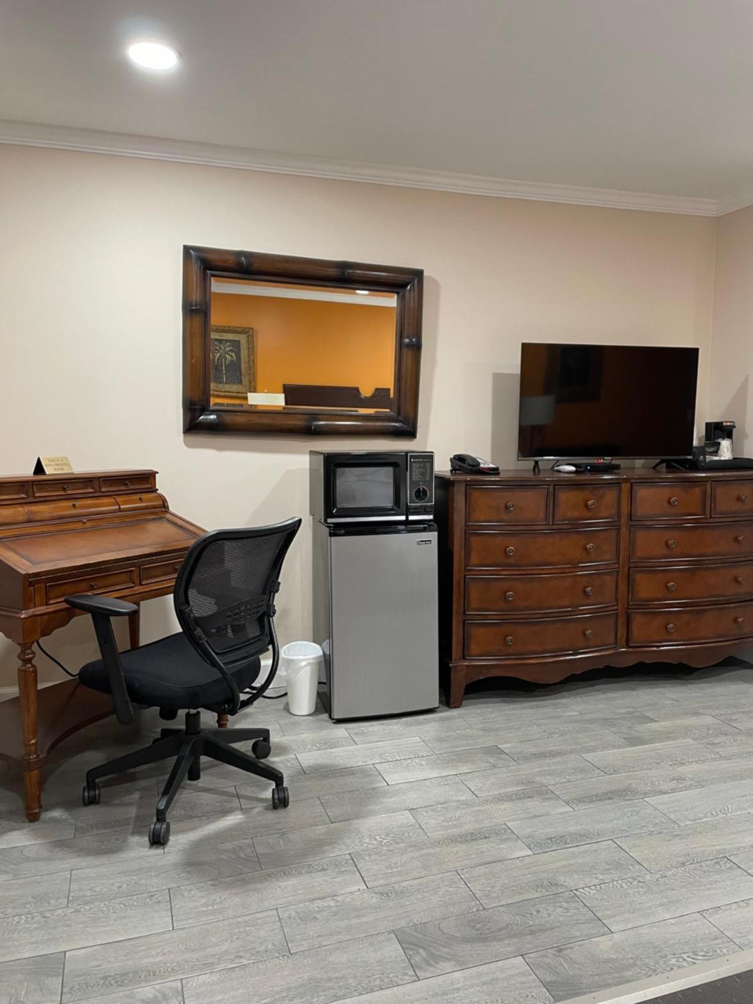Motel Howard Johnson By Wyndham Ridgecrest, Ca 2*