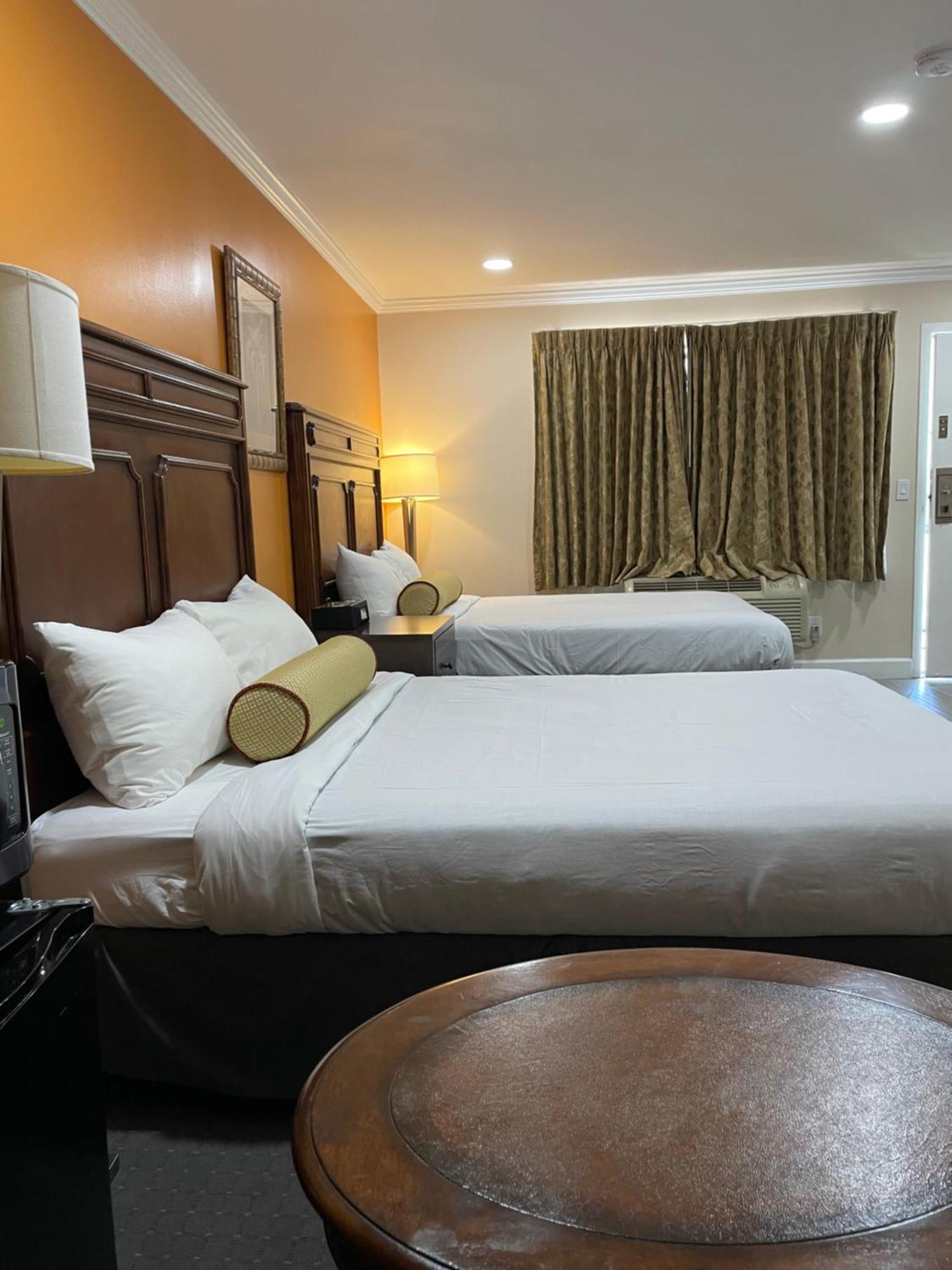 Howard Johnson By Wyndham Ridgecrest, Ca Motel 2*