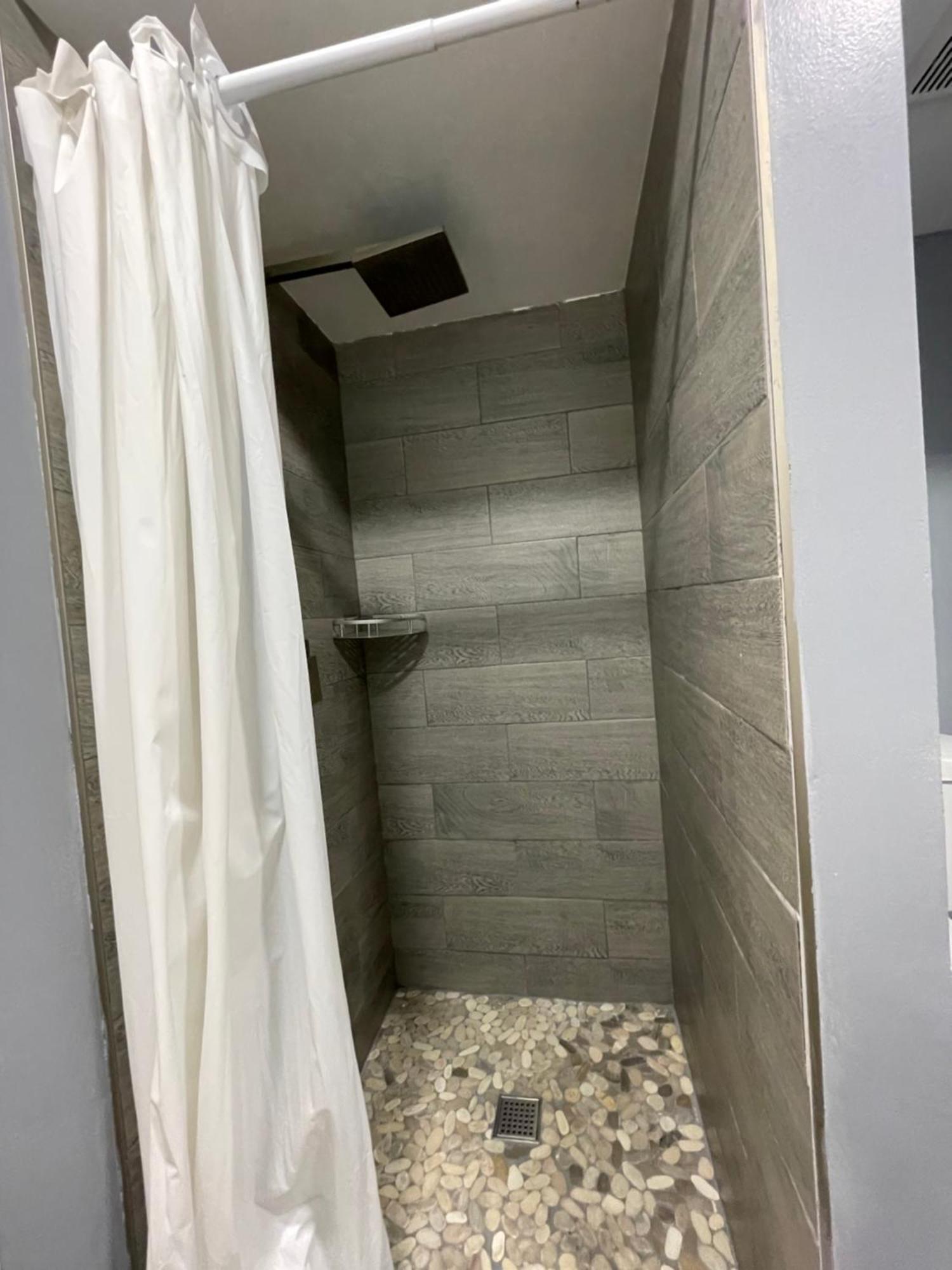 Howard Johnson By Wyndham Ridgecrest, Ca 2*