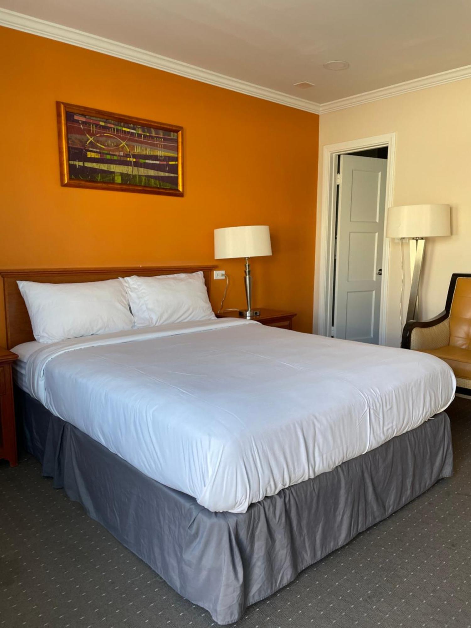 Howard Johnson By Wyndham Ridgecrest, Ca 2*