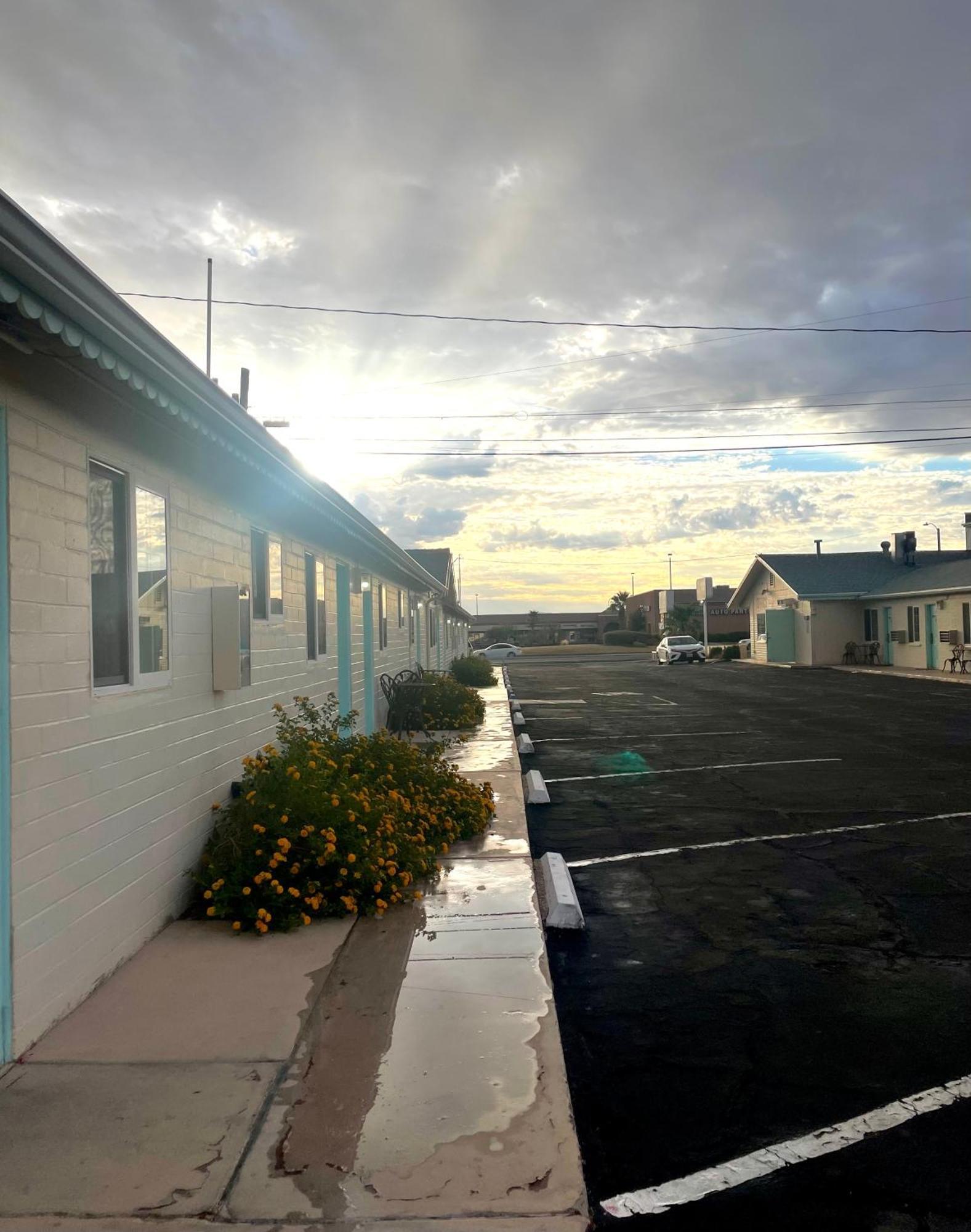 Howard Johnson By Wyndham Ridgecrest, Ca Motel 2*