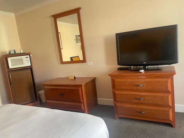 Howard Johnson By Wyndham Ridgecrest, Ca Motel