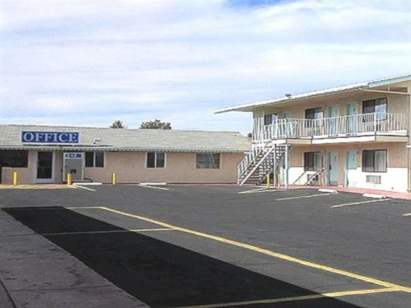 Howard Johnson By Wyndham Ridgecrest, Ca Motel 2*